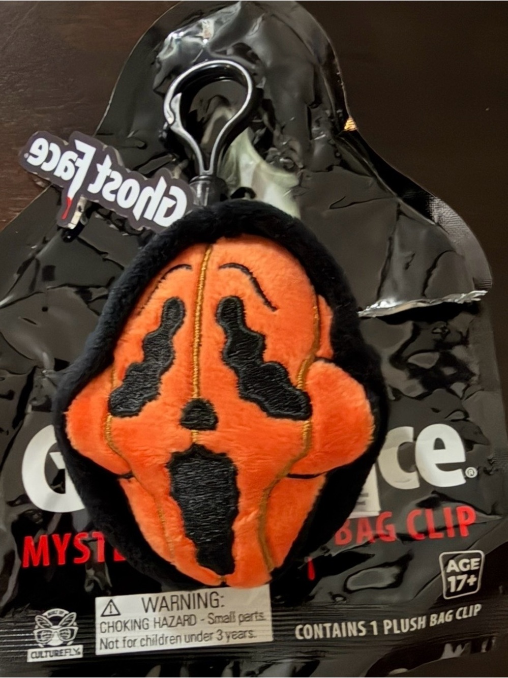 VIRAL Ghost Face tote, 4 plush Ghost Face bag charms and Ghost Face phone hugger - Picture 8 of 8